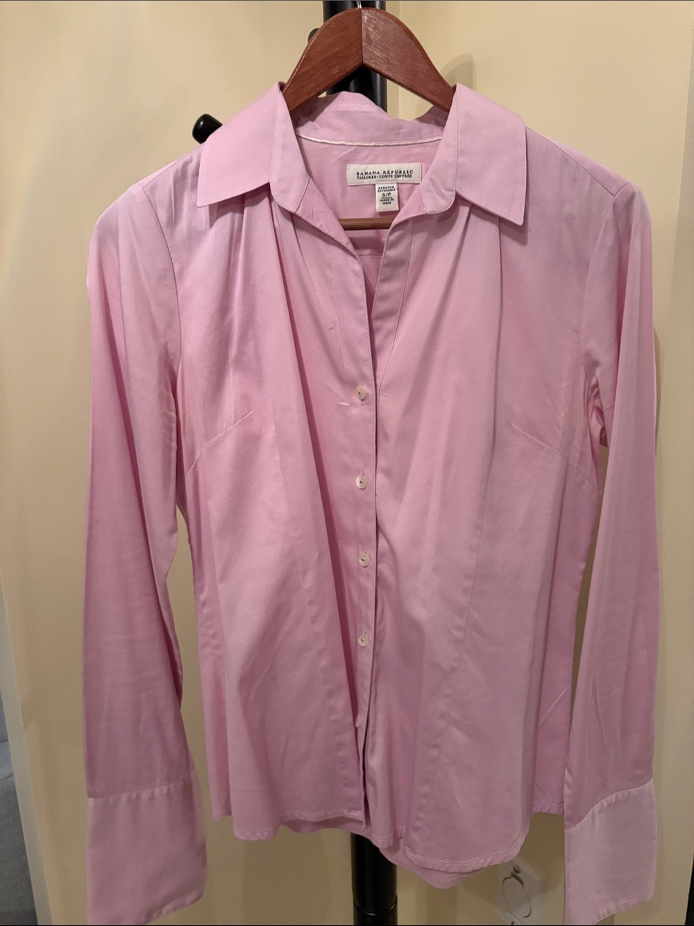 Banana Republic Light Pink Button-Up cuff-linkBlouse